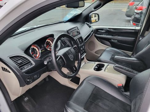 Used 2017 Dodge Grand Caravan SXT image 5