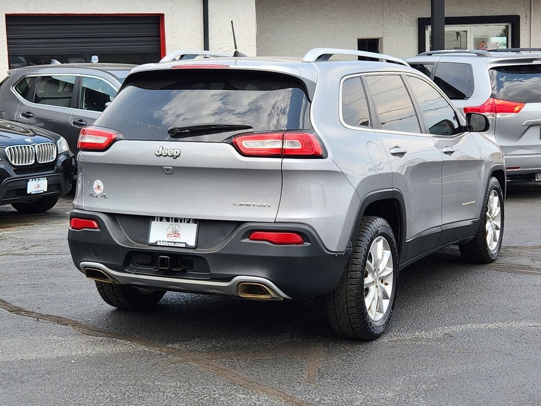 Used 2017 Jeep Cherokee Limited w/ Trailer Tow Group AWD/4WD image 9