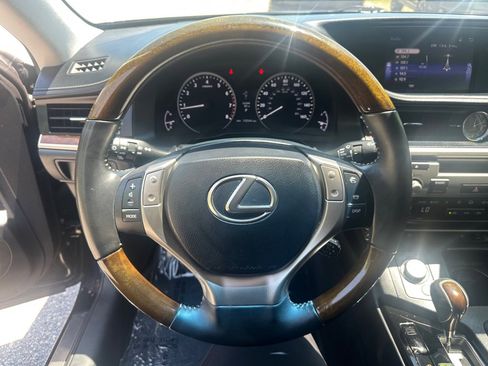 Used 2015 Lexus ES 350 w/ Premium Package FWD image 17