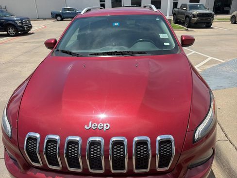 Used 2017 Jeep Cherokee Latitude w/ Safety/Convenience Group AWD/4WD image 3