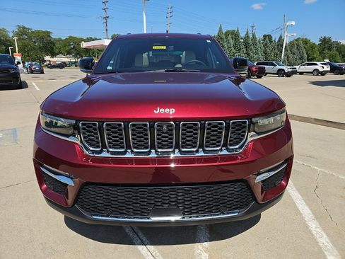 Certified 2025 Jeep Grand Cherokee Limited w/ Luxury Tech Group II AWD/4WD image 8