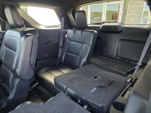 Used 2020 Ford Explorer XLT w/ Equipment Group 202A AWD/4WD image 14