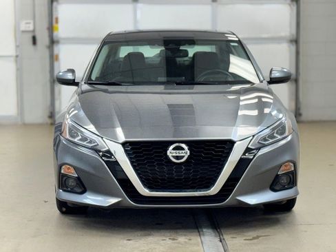 Used 2019 Nissan Altima 2.5 SV image 2