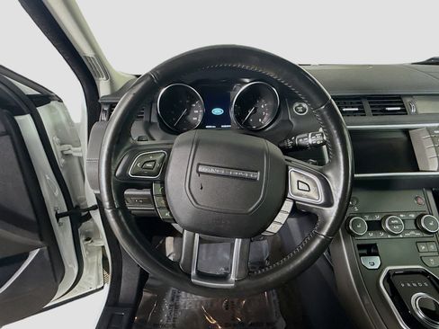Used 2019 Land Rover Range Rover Evoque SE image 13