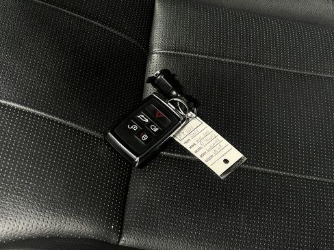 Used 2020 Land Rover Discovery Landmark image 43