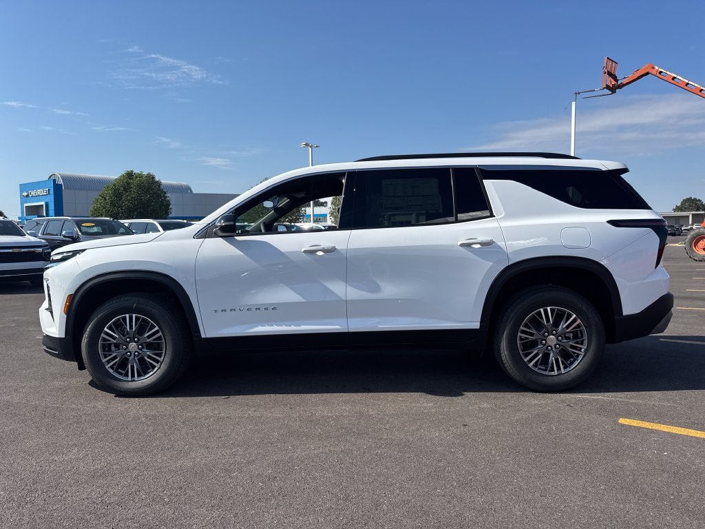 New 2027 Chevrolet Traverse LT w/ LPO, Floor Liner Package FWD image 3