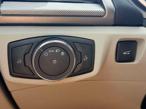 Used 2019 Ford Fusion SE FWD image 19