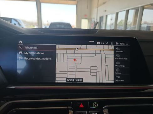 Used 2022 BMW X7 xDrive40i w/ M Sport Package AWD/4WD image 24