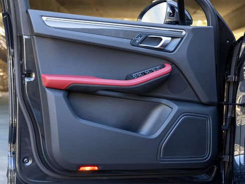 Used 2023 Porsche Macan Turbo image 24