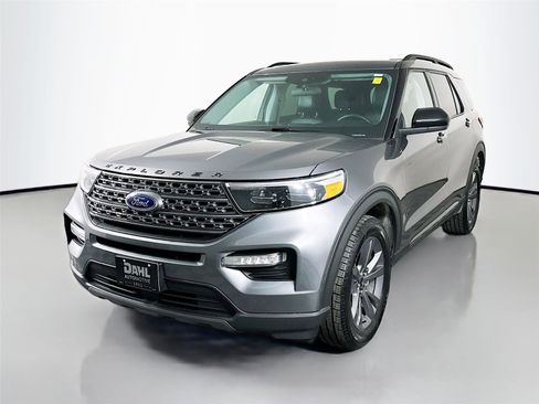 Used 2024 Ford Explorer XLT w/ Equipment Group 202A image 4
