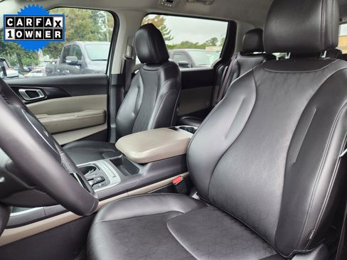 Used 2025 Kia Carnival image 7