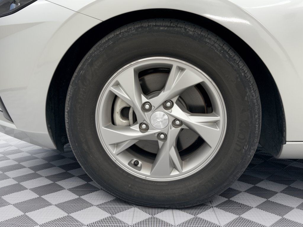 Used 2021 Hyundai Elantra SE FWD image 10