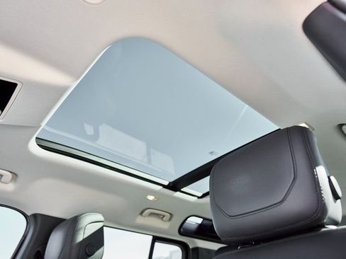 Used 2024 Land Rover Defender 110 SE image 60