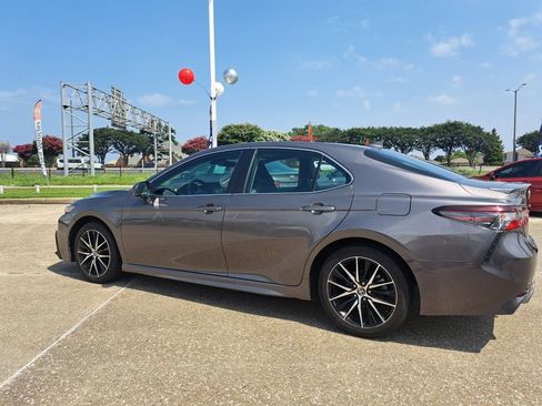 Used 2024 Toyota Camry SE FWD image 7