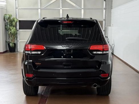 Used 2019 Jeep Grand Cherokee Altitude AWD/4WD image 4