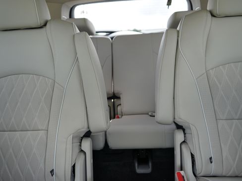 Used 2023 Buick Enclave Avenir AWD/4WD image 19