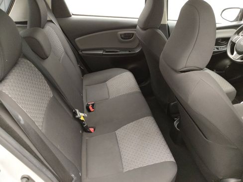 Used 2017 Toyota Yaris L image 19