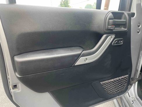 Used 2018 Jeep Wrangler Unlimited Sahara image 23