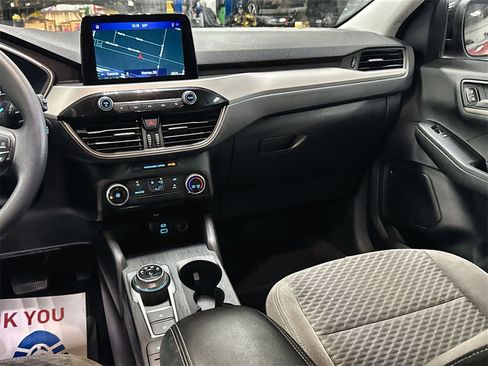 Used 2022 Ford Escape SE w/ SE Sport Appearance Package image 27