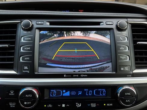 Used 2017 Toyota Highlander Limited FWD image 35