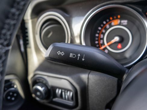 Used 2019 Jeep Wrangler Unlimited Sport AWD/4WD image 25