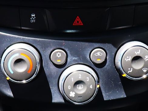 Used 2019 Chevrolet Trax LT w/ LT Convenience Package FWD image 44