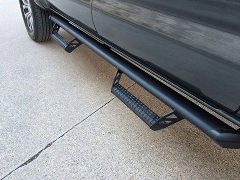 Used 2022 Toyota Tacoma Limited image 15