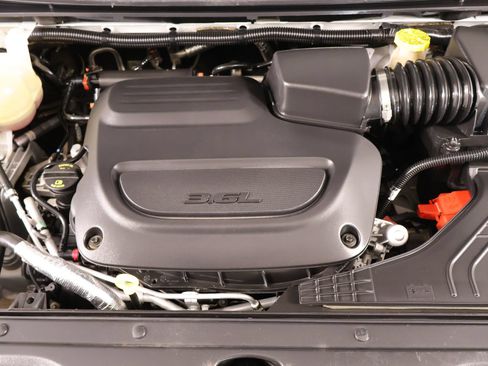 Used 2020 Chrysler Pacifica Touring-L Plus w/ Advanced Safetytec Group FWD image 20