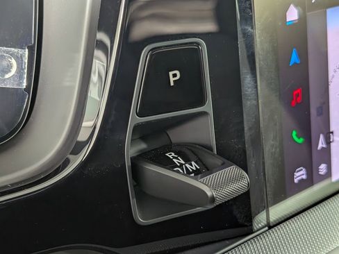 Certified 2025 Porsche Cayenne image 33