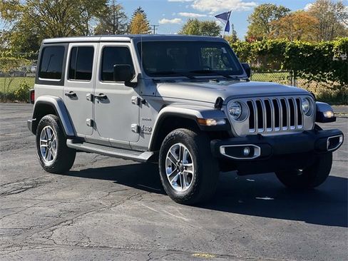 Used 2018 Jeep Wrangler Unlimited Sahara image 7