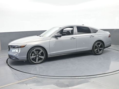Used 2024 Honda Accord Sport image 2