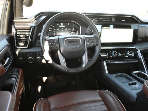 Used 2024 GMC Sierra 2500 Denali Ultimate image 18