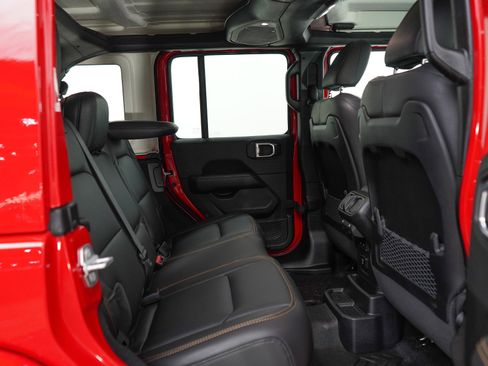 Used 2026 Jeep Wrangler Unlimited Sahara AWD/4WD image 12