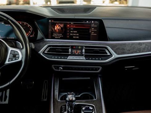 Used 2020 BMW X7 M50i image 23