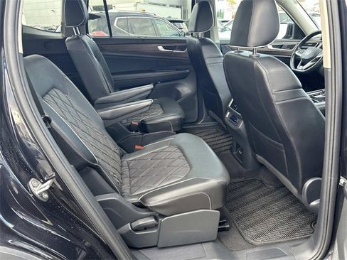 Used 2024 Volkswagen Atlas SEL Premium R-Line image 17