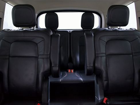 Used 2023 Lincoln Aviator Reserve w/ Equipment Group 201A image 16