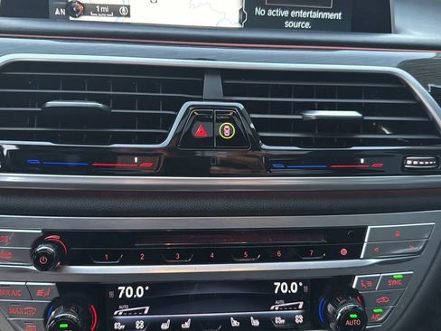 Used 2017 BMW 750i image 31