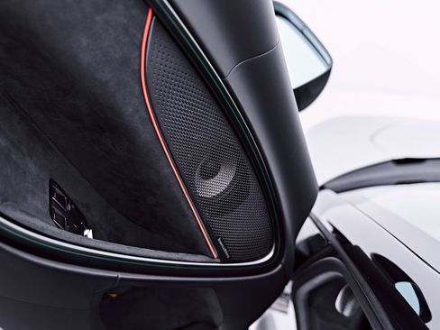 Used 2023 McLaren Artura RWD image 50