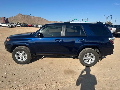 Used 2023 Toyota 4Runner SR5 AWD/4WD image 2