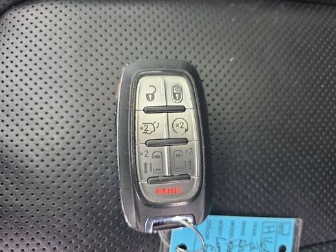 Used 2023 Chrysler Pacifica Limited image 38