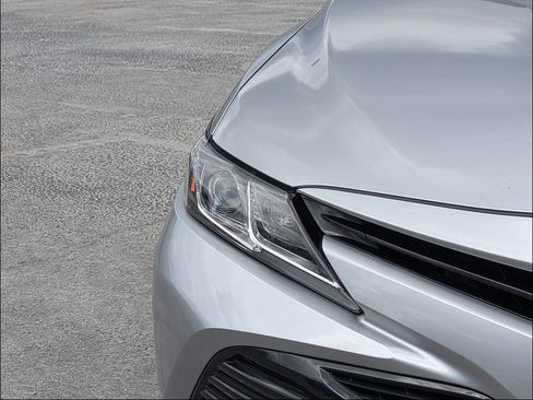Used 2020 Toyota Camry LE FWD image 10