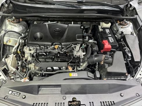 Used 2018 Toyota Camry SE w/ Moonroof Package FWD image 8