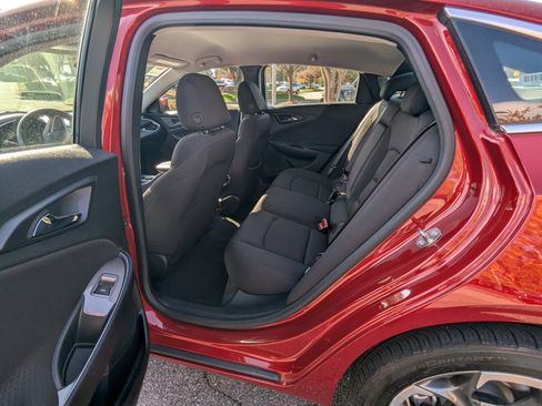 Used 2024 Chevrolet Malibu LT image 11