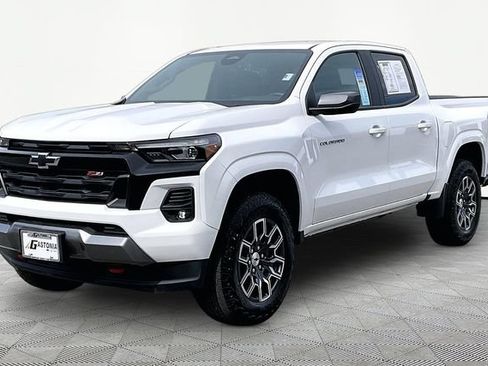 Used 2025 Chevrolet Colorado Z71 AWD/4WD image 3