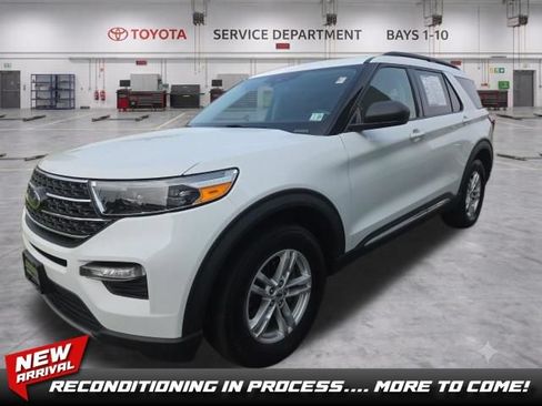 Used 2022 Ford Explorer XLT w/ Equipment Group 202A AWD/4WD image 1