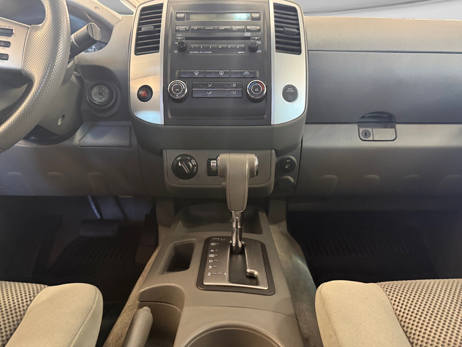 Used 2012 Nissan Frontier SV w/ SV Premium Utility Pkg AWD/4WD image 12
