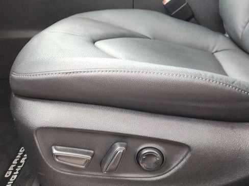 Certified 2025 Toyota Grand Highlander FWD image 22