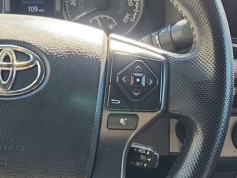 Used 2017 Toyota Tacoma TRD Off-Road w/ Tow Package (A/T) AWD/4WD image 15