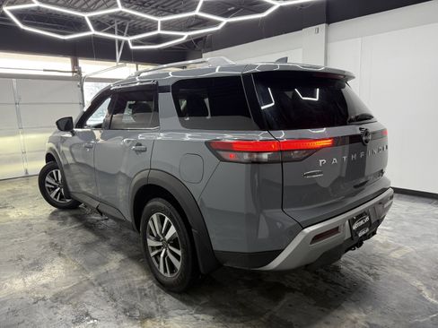 Used 2022 Nissan Pathfinder SL image 3