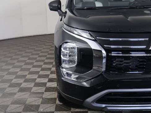 New 2026 Mitsubishi Outlander SE image 15